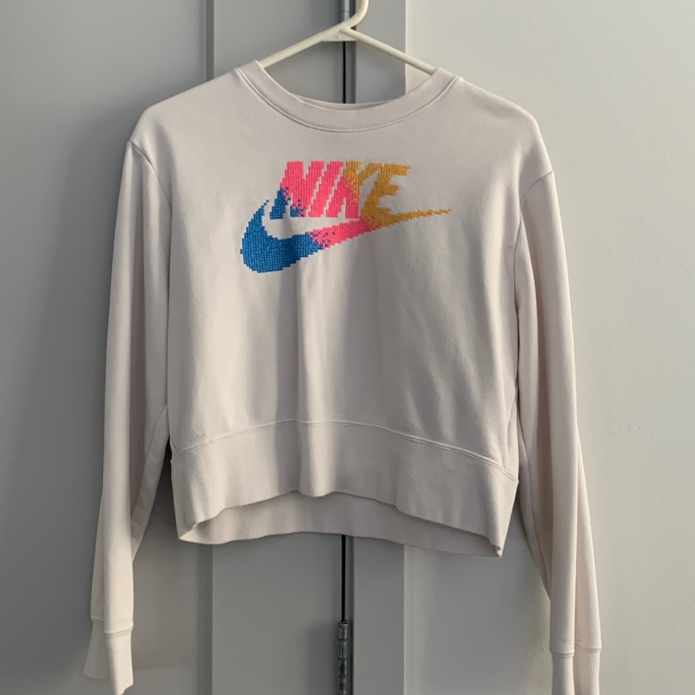Cropped Nike Crew Neck